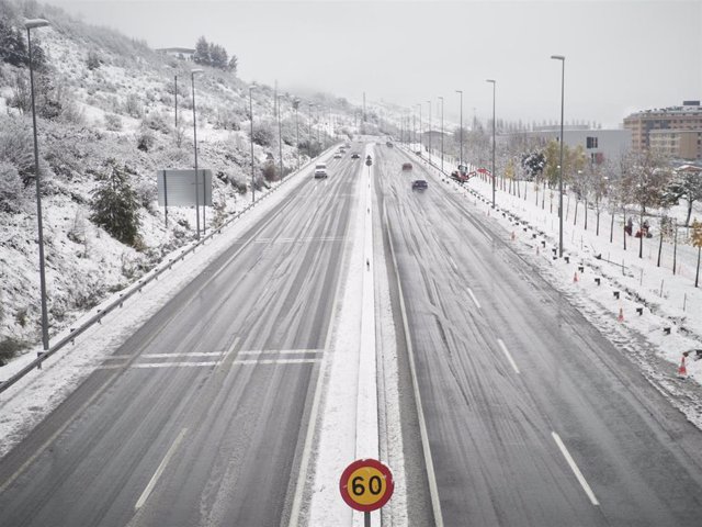 Una carretera nevada fotografiada el pasado 28 de noviembre de 2021 en Pamplona