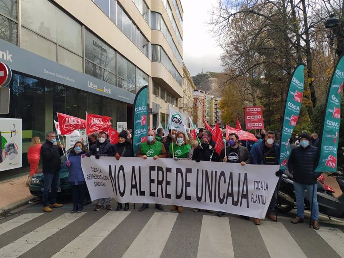 Segunda jornada de huelga en Unicaja en Castilla-La Mancha
