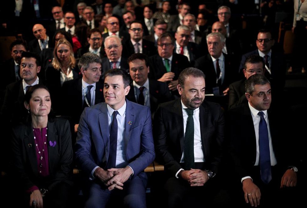 Archivo - Autoridades en el X Foro de Liderazgo Turístico de Exceltur.