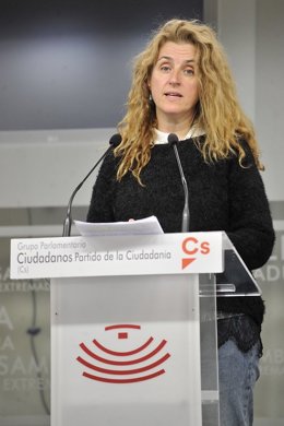 La diputada de Cs en la Asamblea de Extremadura Encarnación Martín ofrece una rueda de prensa