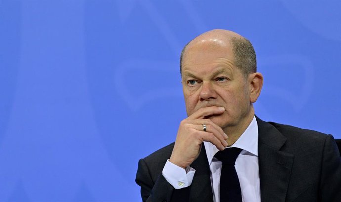 02 December 2021, Berlin: Olaf Scholz, Social Democrats (SPD) candidate for Chancellor and German Minister of Finance, attens a press conference after the Minister Presidents' Conference on the coronavirus pandemic at the Federal Chancellery. Photo: Joh