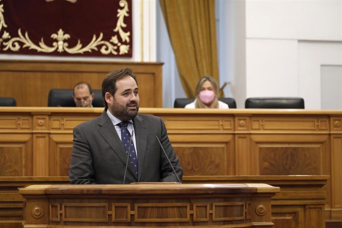 El presidente del PP en C-LM, Paco Núñez, en las Cortes.