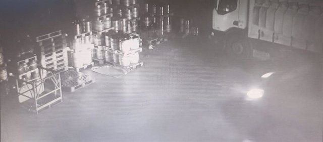 Imagen del vehículo que utilizaba el hombre para sustraer los barriles de cerveza de la empresa donde trabajaba.