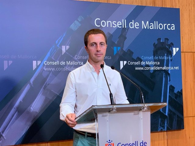El portavoz del PP en el Consell de Mallorca, Llorenç Galmés, en rueda de prensa.