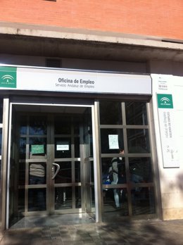 Archivo - Imagen de archivo de una oficina del Servicio Andaluz de Empleo (SAE).