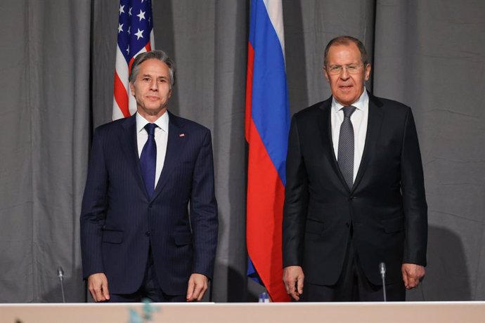HANDOUT - 02 December 2021, Sweden, Stockholm: Russian Foreign Minister Sergey Lavrov (R) meets with US Secretary of State Antony Blinken on the sidelines of the 28th meeting of the Council of Foreign Ministers of the Organization for Security and Co-op