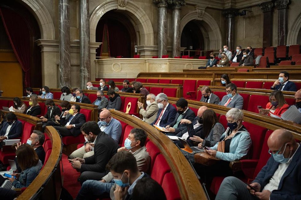 Vista general del hemiciclo durante un pleno del Parlament. 
