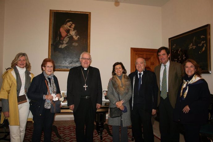 La Fundación Padre Leonardo Castillo Costaleros para un Cristo Vivo  se reúne con el arzobispo