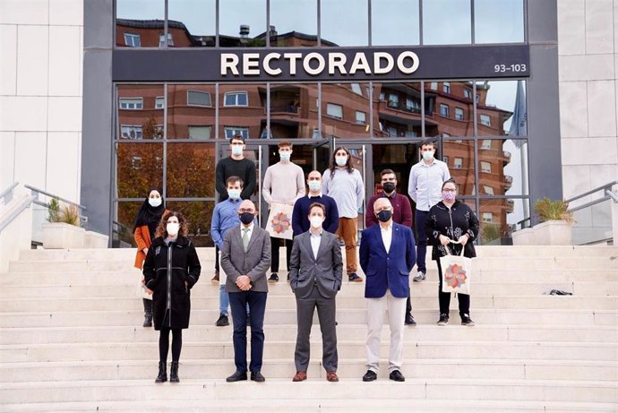Garnica financiará por sexto año consecutivo 11 becas de matrícula completa de estudiantes de Máster de la UR