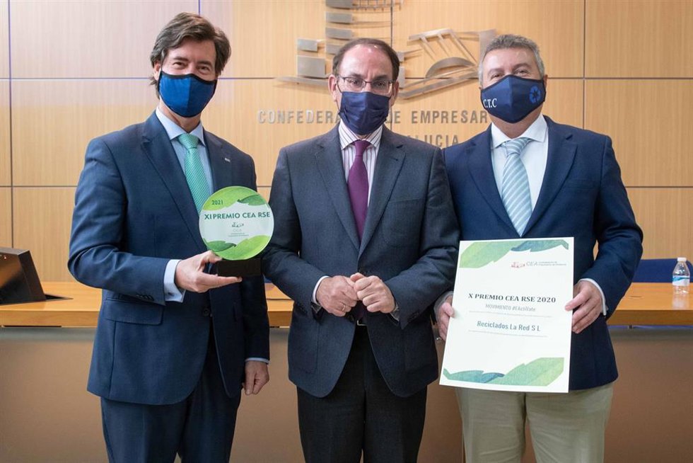 La patronal andaluza premia a la iniciativa #EActíVate y al Grupo Rusvel por su responsabilidad empresarial.