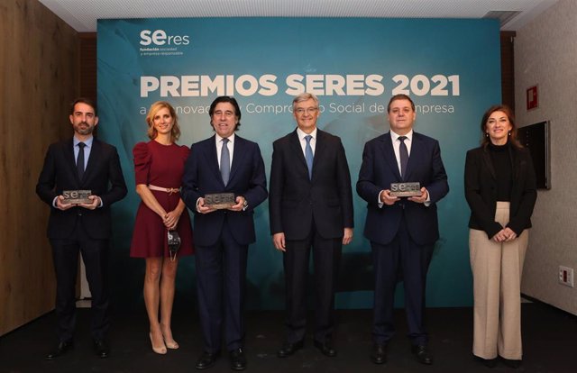 Los Premios SERES 2021 a la innovación social reconocen a Correos Market, Generación Sacyr Senior y Samsung Smart School
