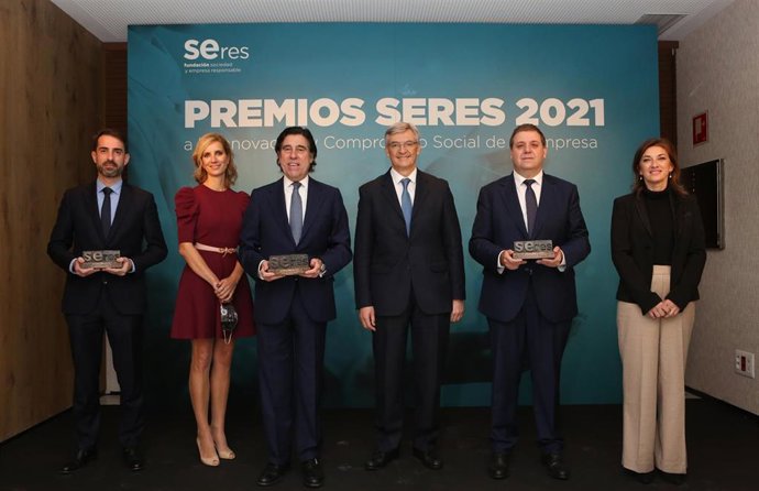 Los Premios SERES 2021 a la innovación social reconocen a Correos Market, Generación Sacyr Senior y Samsung Smart School