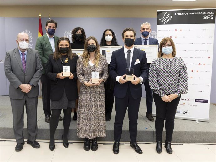 Foto de familia de los ganadores de la 1 Edición de los Premios Internacionales SFS, para AXA, Bioksan y Media Interactiva