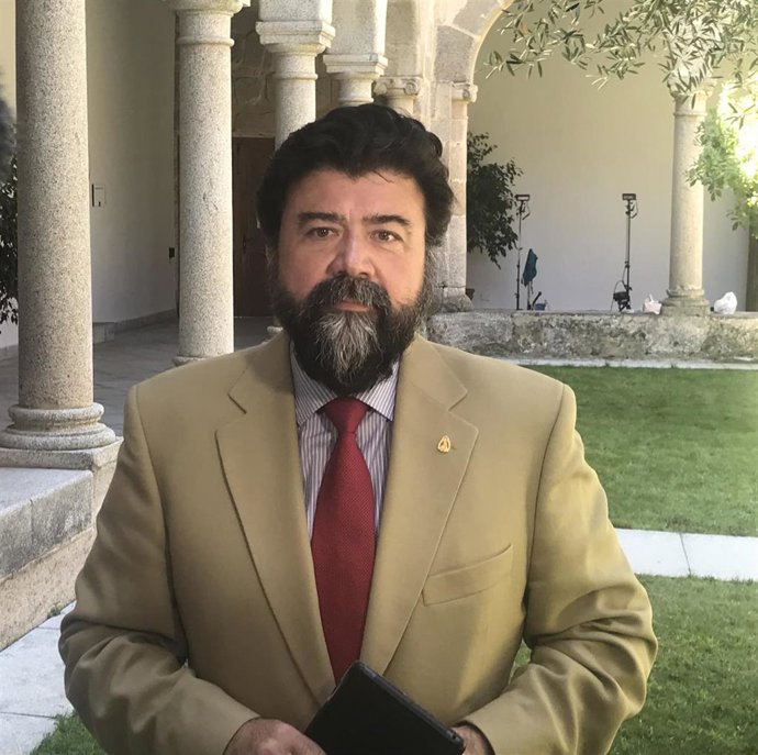 Archivo - El secretario general de la Creex, Javier Peinado, en una foto de archivo