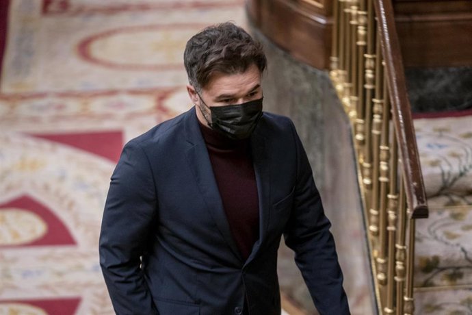 El portavoz de ERC en el Congreso, Gabriel Rufián, en una sesión plenaria en el Congreso de los Diputados, a 2 de diciembre de 2021, en Madrid (España). El Pleno del Congreso vota este jueves tres decretos leyes que incluyen el nuevo impuesto sobre la p