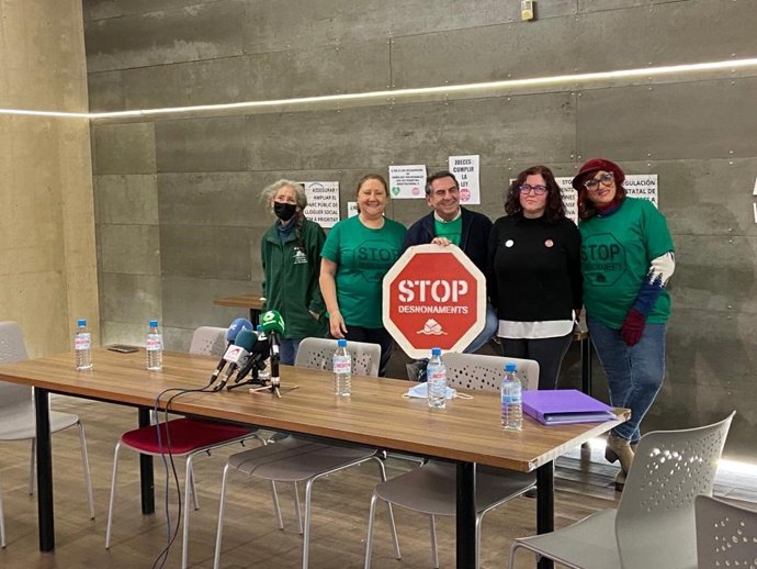 Rueda de prensa sobre la resolución de la Audiencia Provincial relativa al desahucio de Carmen Débora