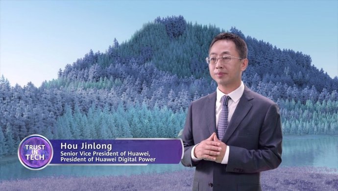 Hou Jinlong, giving a speech at the TrustInTech Summit 2021