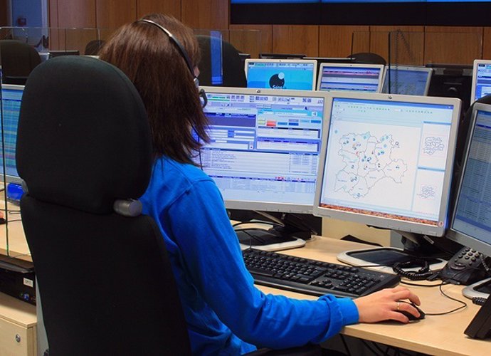 Imagen de archivo de una operadora del 112