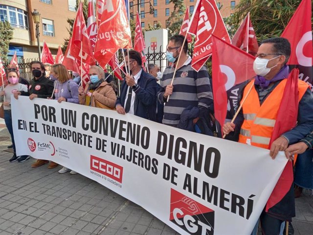 Sindicatos exigen un convenio para el sector de transportes de viajeros en Almería.