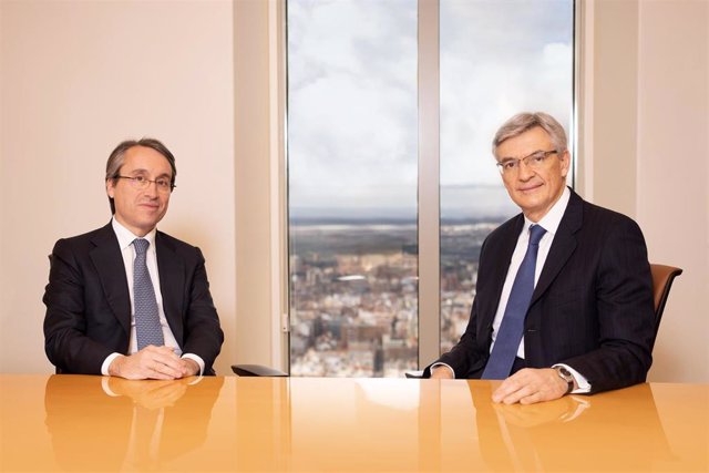 Archivo - El socio director y próximo presidente de Deloitte, Héctor Flórez, y el actual presidente de la firma, Fernando Ruiz.