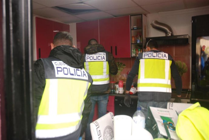 La Policía desarticula dos puntos negros de venta de droga en Orihuela y detiene a tres personas