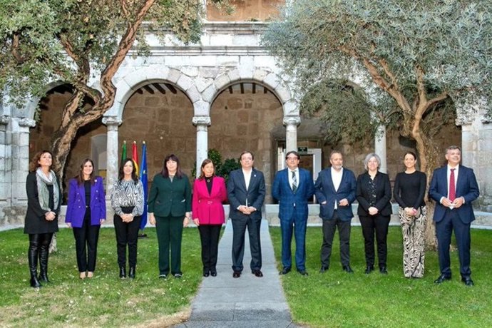Nuevo consejo de Gobierno de la Junta de Extremadura, tras la toma de posesión de Juan Antonio González e Isabel Gil Rosiña