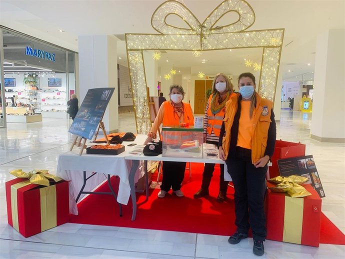 SOS Ayuda Sin Fronteras realizará este viernes y sábado en la planta baja del centro comercial Los Arcos, en la Plaza de la Moda y en horario de 10 a 22,00 horas, una recogida de ropa y alimentos.