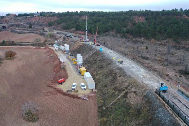 Adif restablece la circulación en la línea Zaragoza-Teruel-Sagunto, tras finalizar las últimas obras.