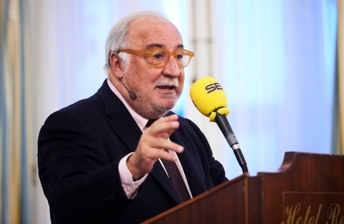 Pere Navarro, director general de Tráfico, en el Foro SER Cantabria