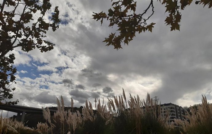 Archivo - Cielos nubosos. 