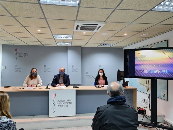 El conseller de Medio Ambiente y Territorio, Miquel Mir, durante la rueda de prensa.