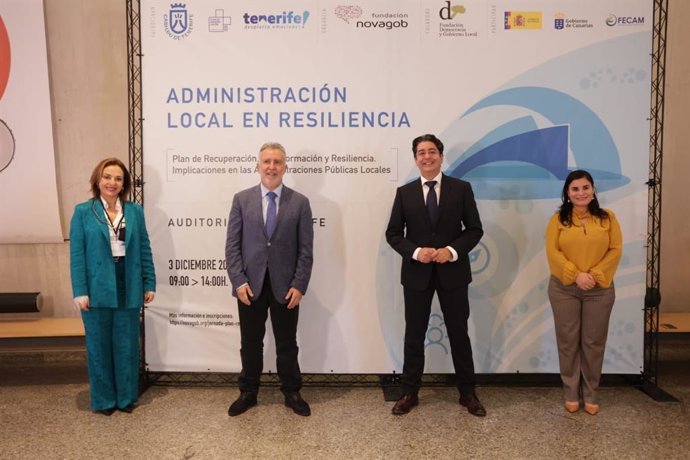 La consejera de Presidencia, Modernización y Hacienda del Cabildo de Tenerife, Berta Pérez, el presidente de Canarias, Ángel Víctor Torres, el presidente del Cabildo de Tenerife, Pedro Martín y la presidenta de la Fecam, Mari Brito