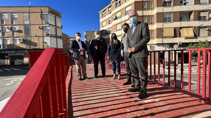 Los senadores Juan María Vázquez y Francisco Bernabé; el diputado Juan Luis Pedreño; la portavoz la portavoz del Grupo Municipal Popular, Rebeca Pérez, y el concejal Antonio Navarro