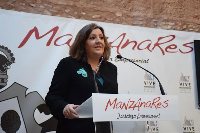 La consejera de Economía, Empresas y Empleo, Patricia Franco, durante la inauguración del Desayuno Empresarial de Manzanares