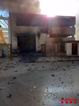 Incendi al pàrquing de l'empresa a l'Arboç