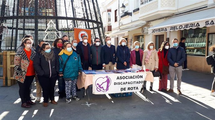El diputado de Bienestar Social de la Diputación de Cádiz, David de la Encina, en Rota.