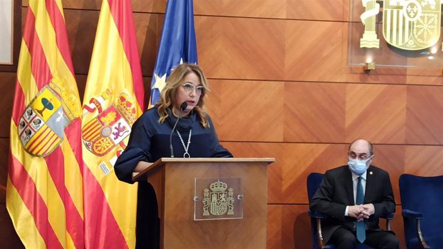 La delegada del Gobierno de España en Aragón, Rosa Serrano, durante el discurso que ha pronunciado con motivo de la celebración del Día de la Constitución.