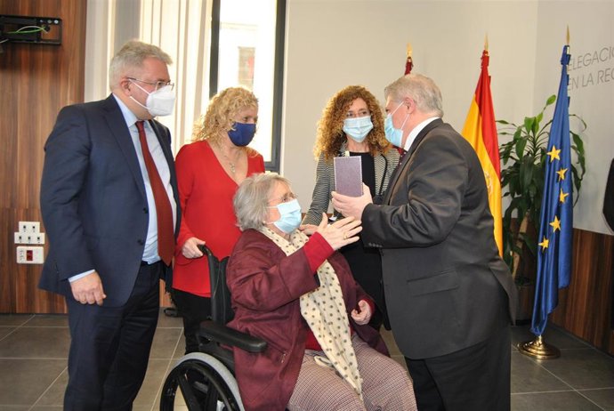 La Delegación del Gobierno concede a José Molina la Cruz de Oficial a título póstumo de la Orden del Mérito Civil