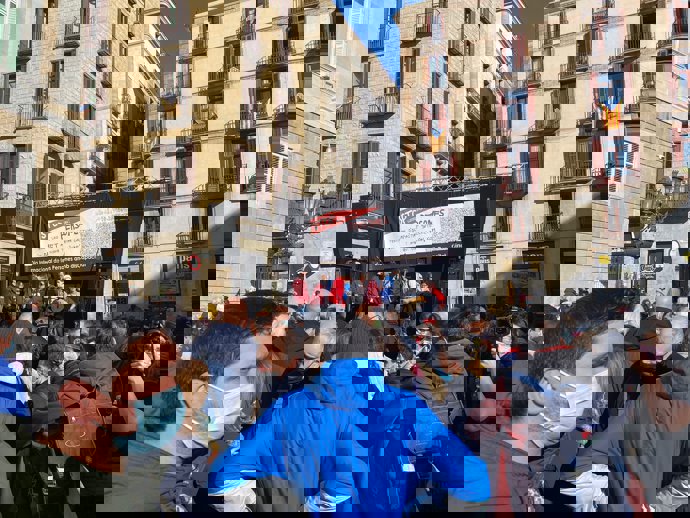 Concentración en la plaza Sant Jaume convocada por Dincat.