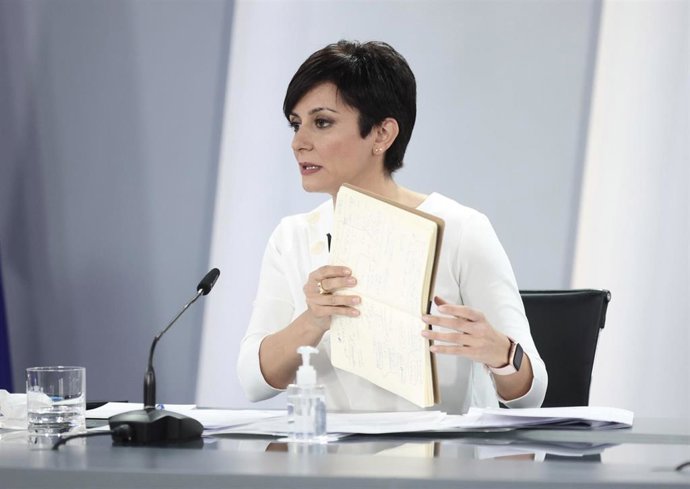 La ministra Portavoz, Isabel Rodríguez, en una rueda de prensa tras la reunión del Consejo de Ministros, a 30 de noviembre de 2021, en Madrid (España). El Consejo de Ministros, a propuesta del Ministerio de Asuntos Económicos y Transformación Digital, h