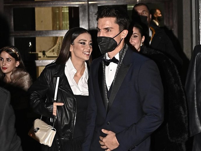 María Pedraza y Álex González, una de las parejas de la noche en la fiesta de Mot&Chandon