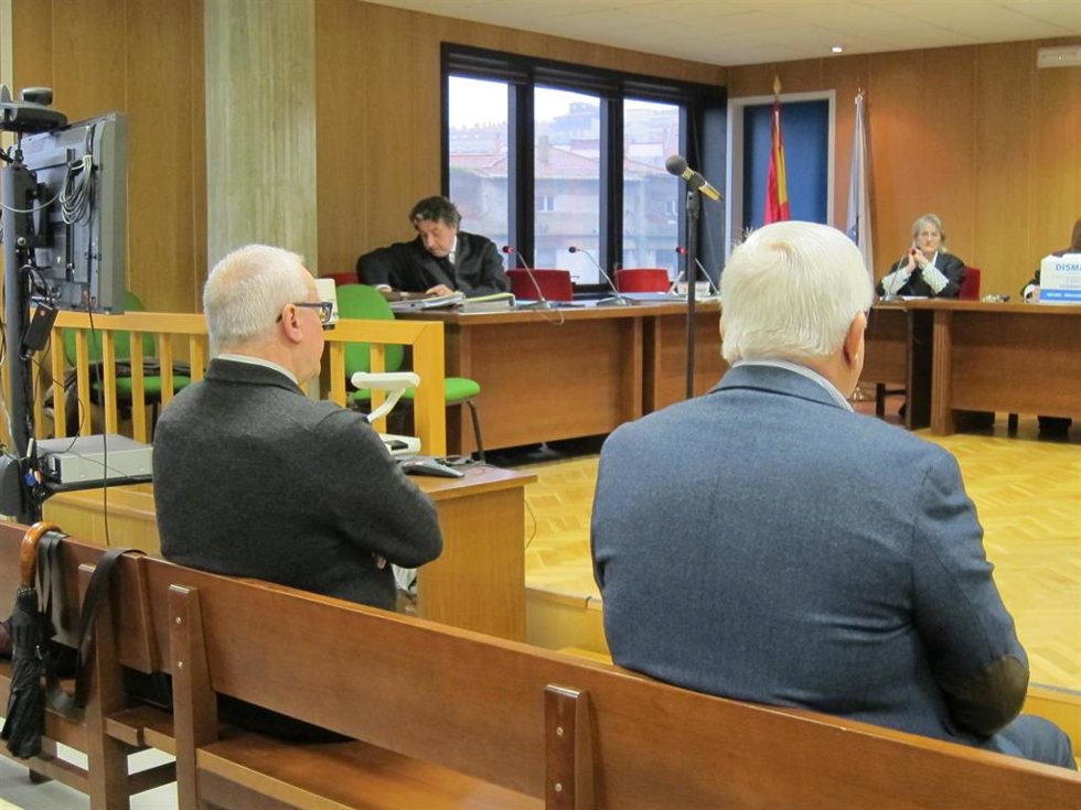 Archivo - El funcionario y el empresario condenados por el 'enchufe' de la cuñada de Carmela Silva en una contrata del Ayuntamiento de Vigo.