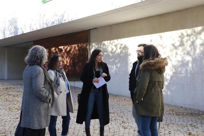 Isabel Franco(c.), este viernes