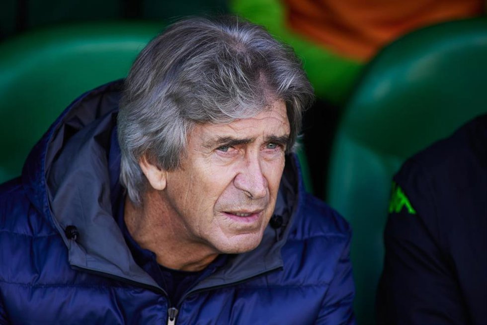 Manuel Pellegrini, head coach of Real Betis, looks on during the spanish league, La Liga Santander, football match played between Real Betis and Levante UD at Benito Villamarin stadium on November 28, 2021, in Sevilla, Spain.