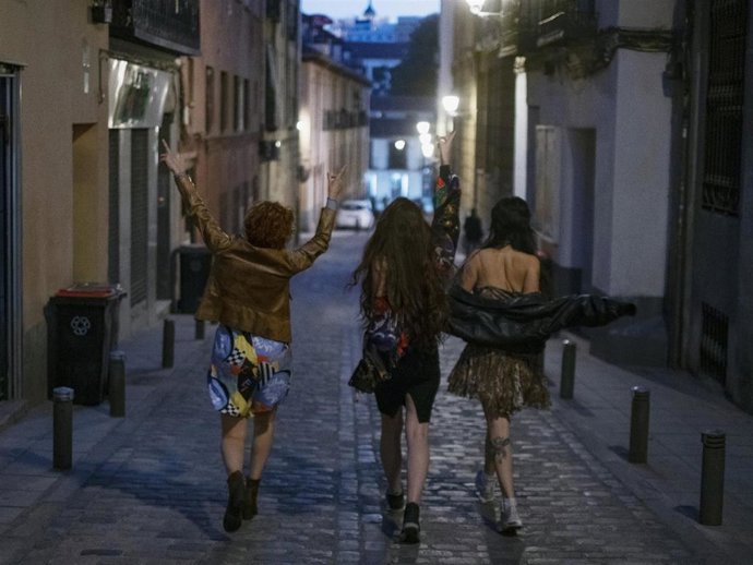 Mahou ha creado una muestra fotográfica que demuestra cómo los encuentros con las personas mejoran nuestra vida