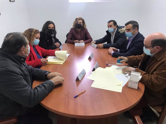 Firma de los acuerdos para rehabilitar viviendas en Salamanca.