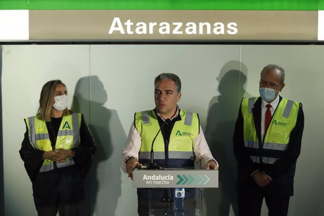 El consejero de la Presidencia, Administración Pública e Interior, Elías Bendodo, durante la intervención después de la visita a las obras del metro a 03 de diciembre 2021 en Málaga (Andalucía)