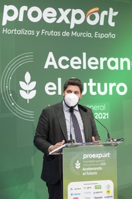 El presidente de la Comunidad, Fernando López Miras, interviene en la clausura de la Asamblea General de la Asociación de Productores-Exportadores de Frutas y Hortalizas de la Región de Murcia (Proexport)
