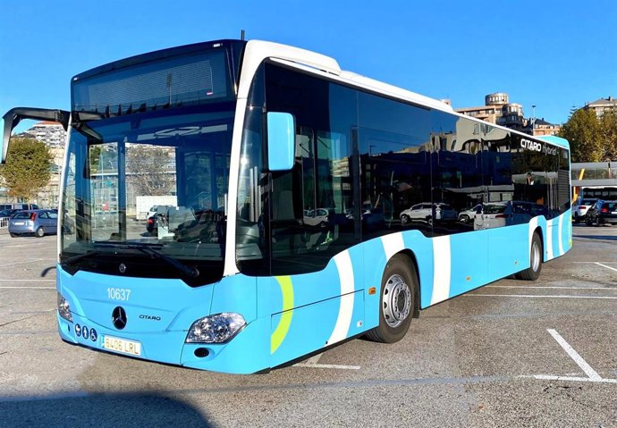 Archivo - El TUS incorpora un nuevo autobús híbrido.