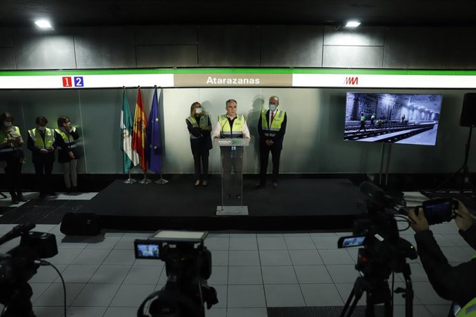 El consejero de la Presidencia, Administración Pública e Interior, Elías Bendodo, durante la intervención después de la visita a las obras del metro a 03 de diciembre 2021 en Málaga (Andalucía)